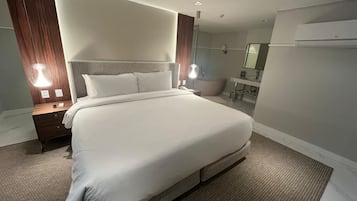 Suíte presidencial, 1 cama King | Roupas de cama premium, camas com colchões pillow-top, frigobar