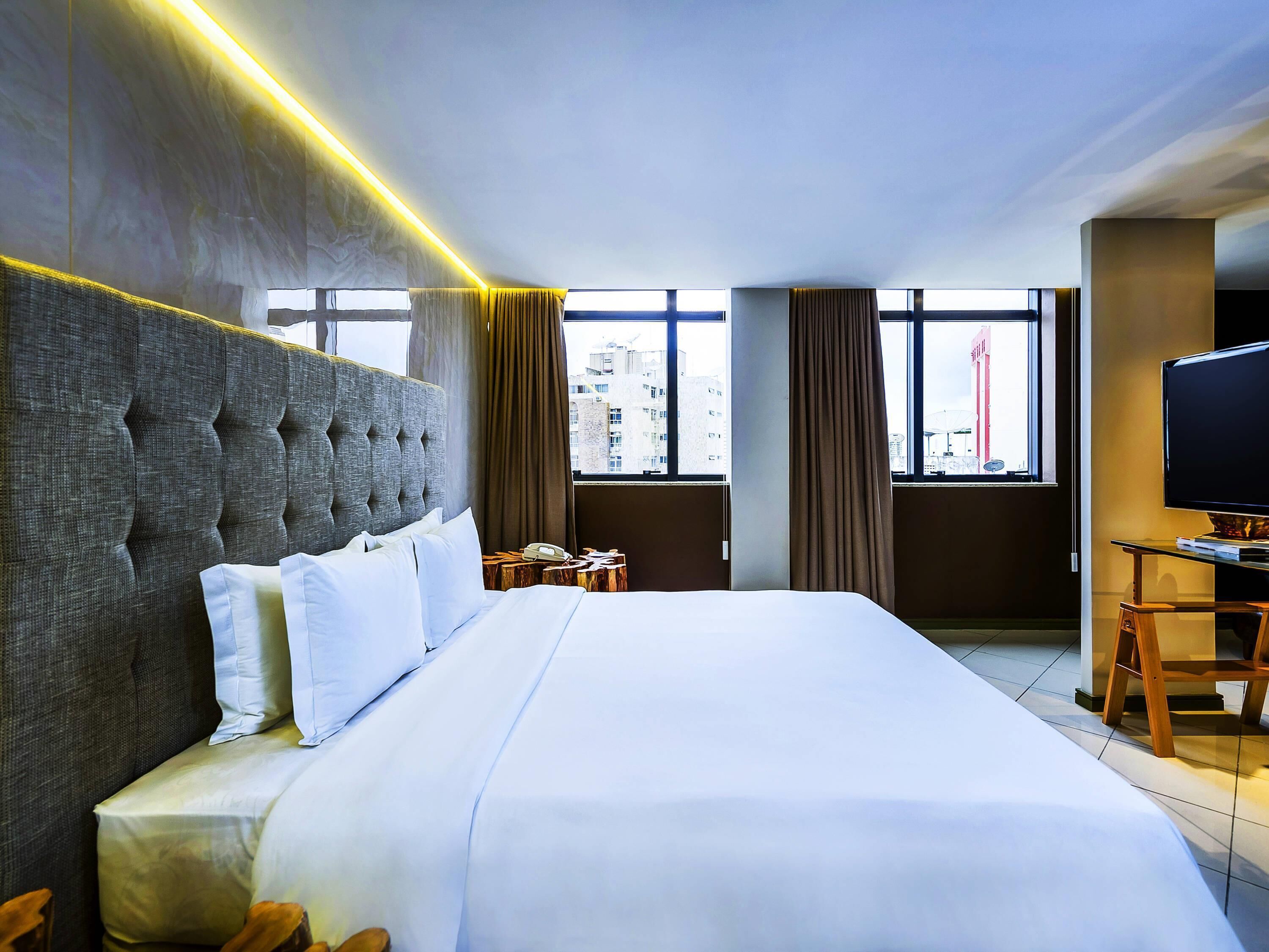 Deluxe Room, 1 King Bed | Premium bedding, pillowtop beds, minibar, in-room safe