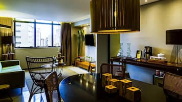 Executive Suite, 1 King Bed | Premium bedding, pillowtop beds, minibar, in-room safe