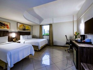 Ropa de cama de alta calidad, colchones con pillow-top y minibar 