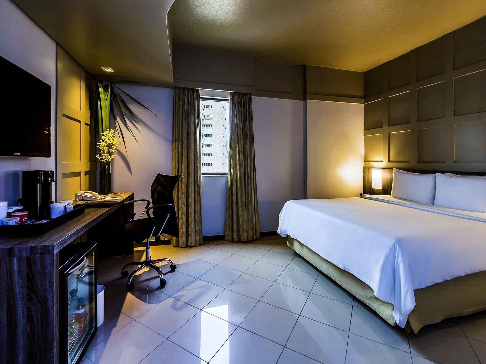 Ropa de cama de alta calidad, colchones con pillow-top y minibar 