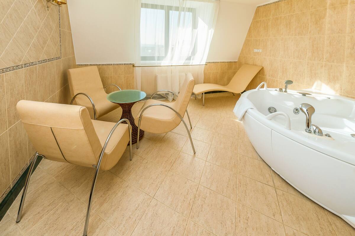 Suite exclusiva, 2 habitaciones | Bañera de hidromasaje privada