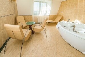 Private spa tub