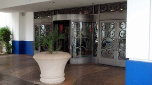 Property entrance - Royal Resort (Las Vegas)