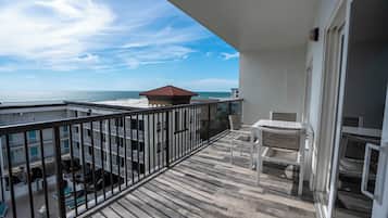 Iron/ironing board, cribs/infant beds, bed sheets