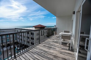 Iron/ironing board, cribs/infant beds, bed sheets