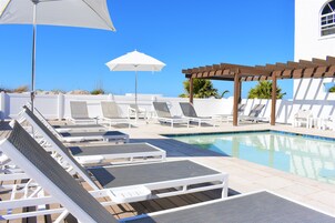 2 piscinas al aire libre, cabañas de piscina (de pago), sombrillas