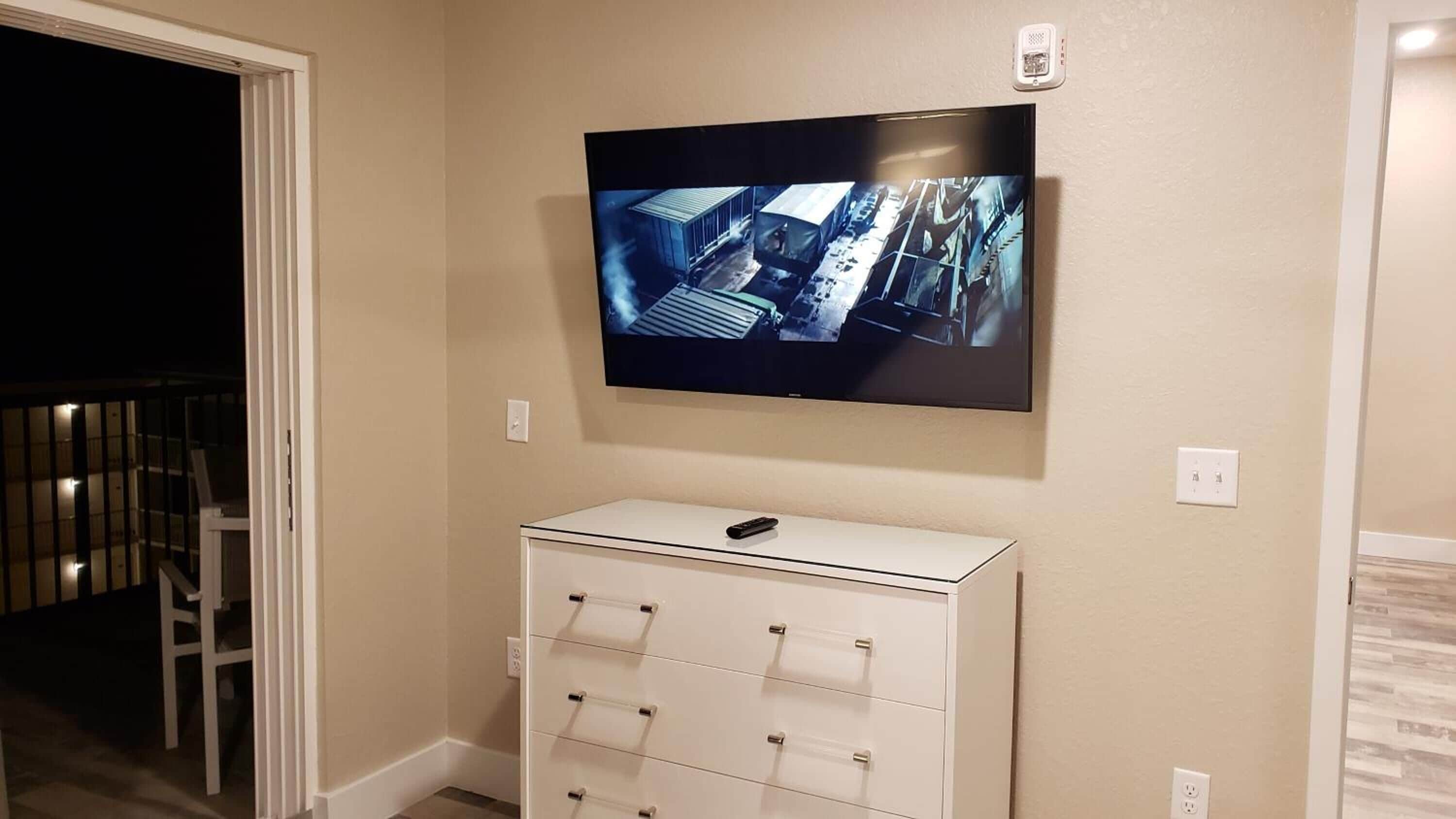 iron/ironing board, cots/infant beds, bed sheets