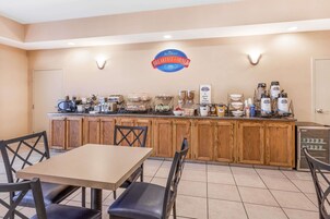 Desayuno continental incluido todos los días