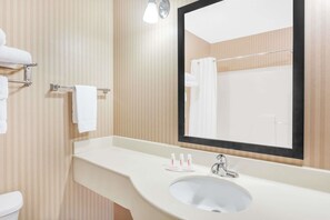 샤워 시설, 무료 세면용품, 헤어드라이어, 타월