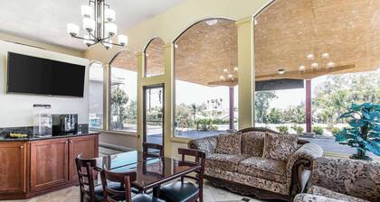 Rodeway Inn & Suites Canyon Lake-Menifee West