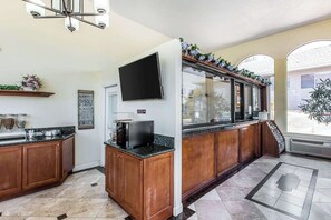 Lobby - Rodeway Inn & Suites Canyon Lake-Menifee West (Menifee)