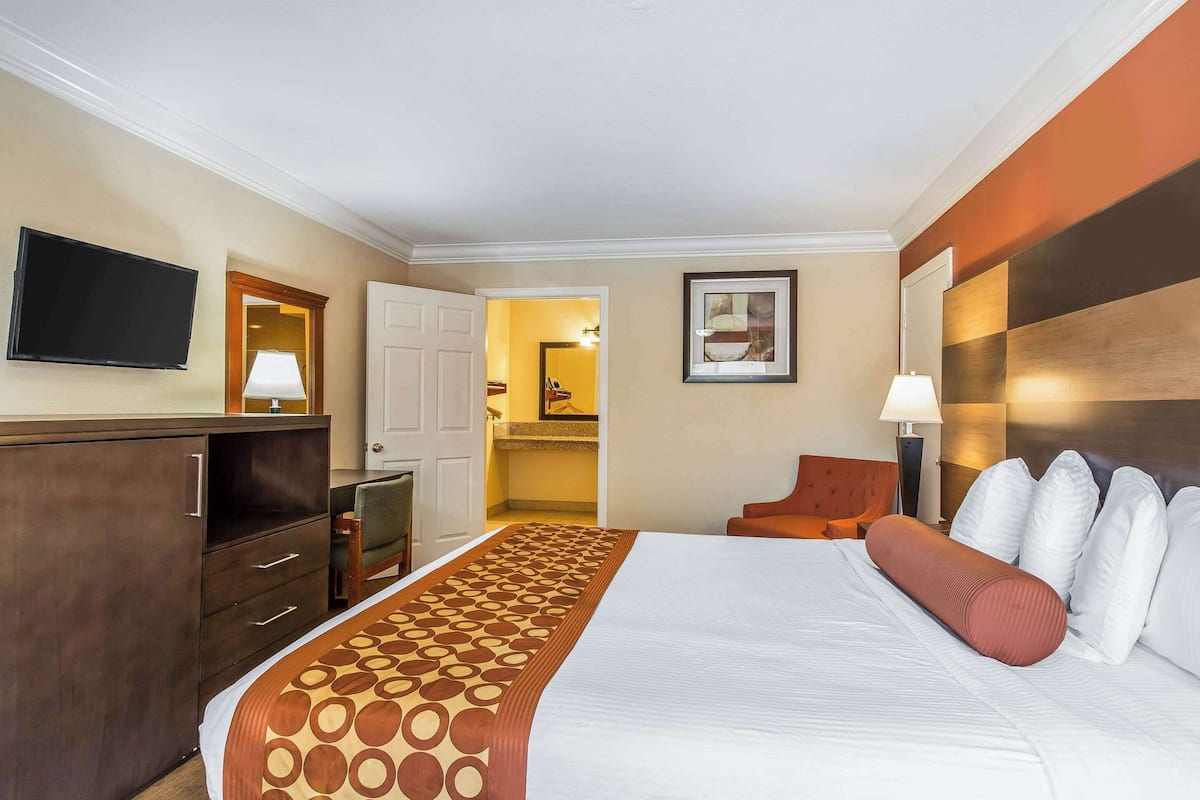Room, 1 King Bed, Accessible, Non Smoking | Desk, iron/ironing board, free WiFi, bed sheets