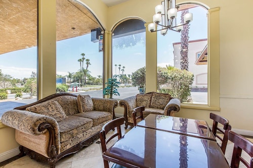 Rodeway Inn & Suites Canyon Lake-Menifee West