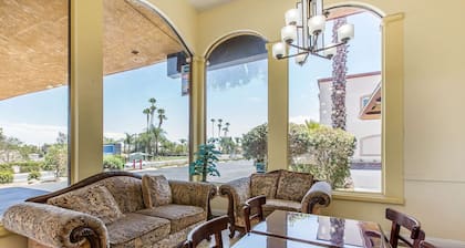 Rodeway Inn & Suites Canyon Lake-Menifee West