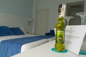 Duntäcken, minibar, skrivbord och gratis barnsängar