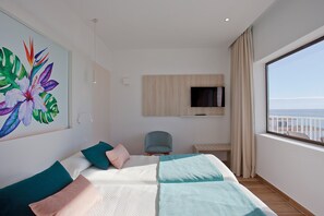 Duntäcken, minibar, skrivbord och gratis barnsängar