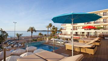 Indoor pool, 2 outdoor pools