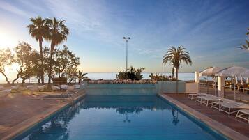 Indendørs pool, 2 udendørs pools