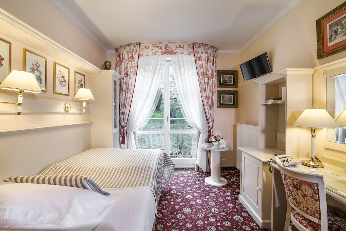 minibar, in-room safe, desk, free cots/infant beds