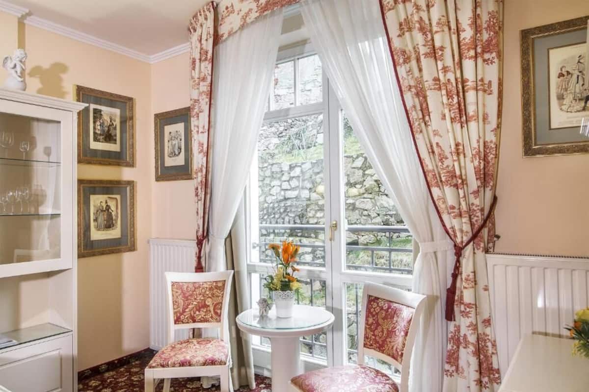 standard triple room (wellness package) | minibar, in-room safe, desk, free cots/infant beds