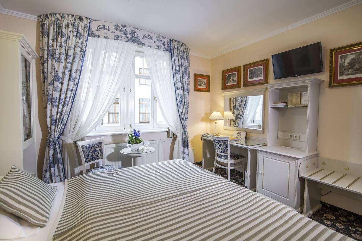 minibar, in-room safe, desk, free cots/infant beds