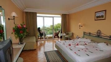 Standard Room | Minibar, alarm clocks