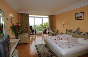 Standard Room | Minibar, alarm clocks