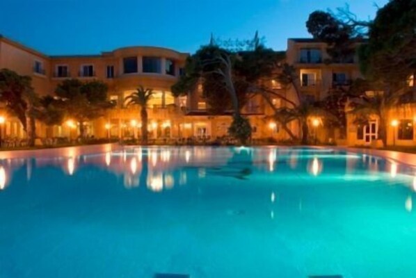 Indoor pool, outdoor pool