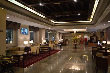 Lobby. Ramee Guestline Hotel Qurum