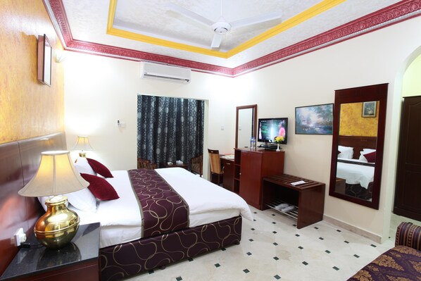 Relax in comfort with a large bed, desk, and flat-screen TV.