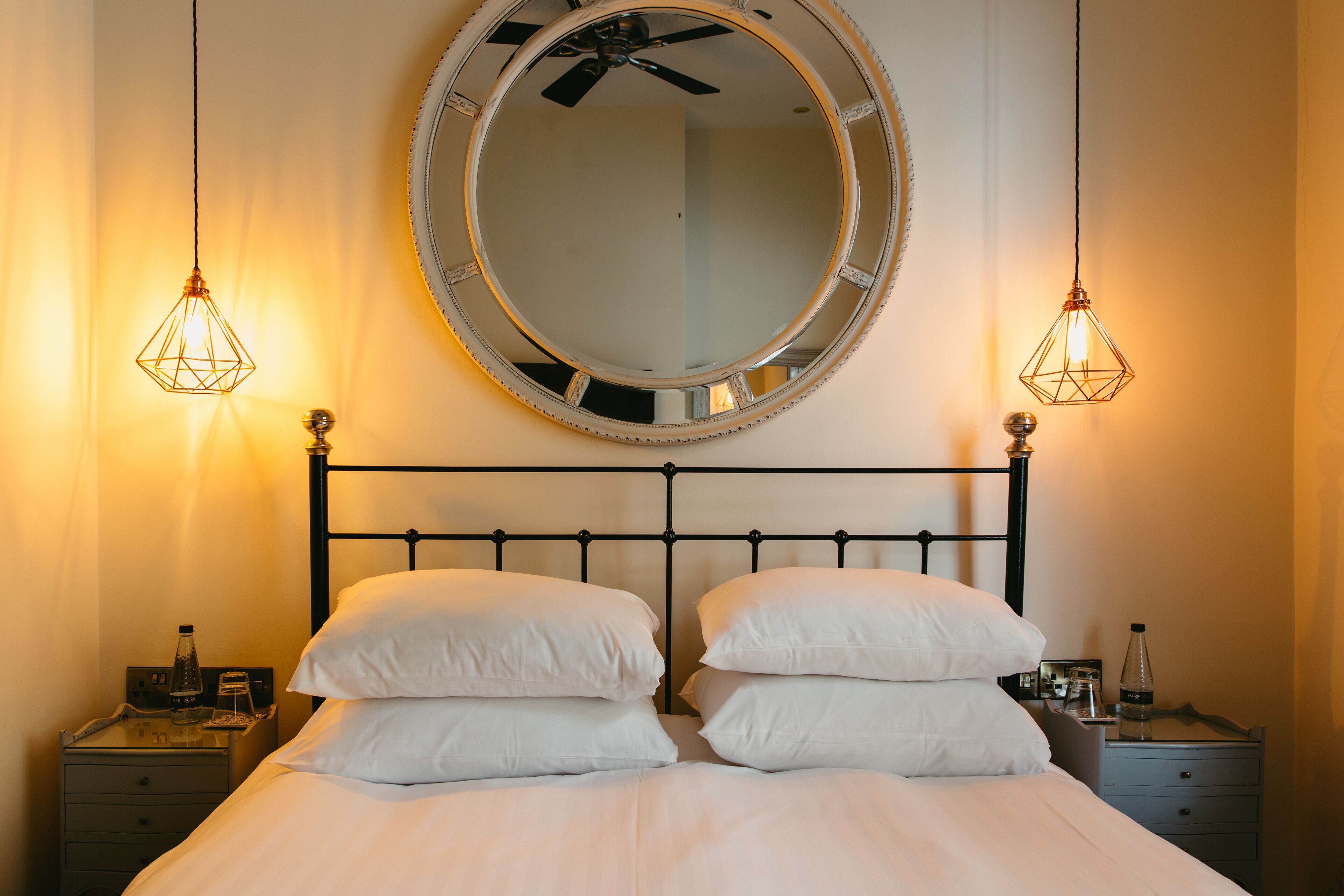 cosy double room | desk, iron/ironing board, free wifi, bed sheets