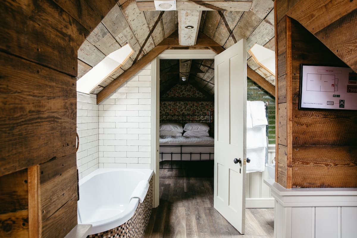 signature hayloft double room | desk, iron/ironing board, free wifi, bed sheets