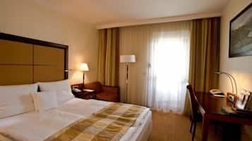 Minibar, in-room safe, desk, iron/ironing board