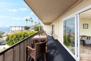 Suite, 2 Bedrooms | Outdoor dining
