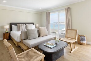 Rideaux occultants, fer et planche à repasser, lits bébé (gratuits)