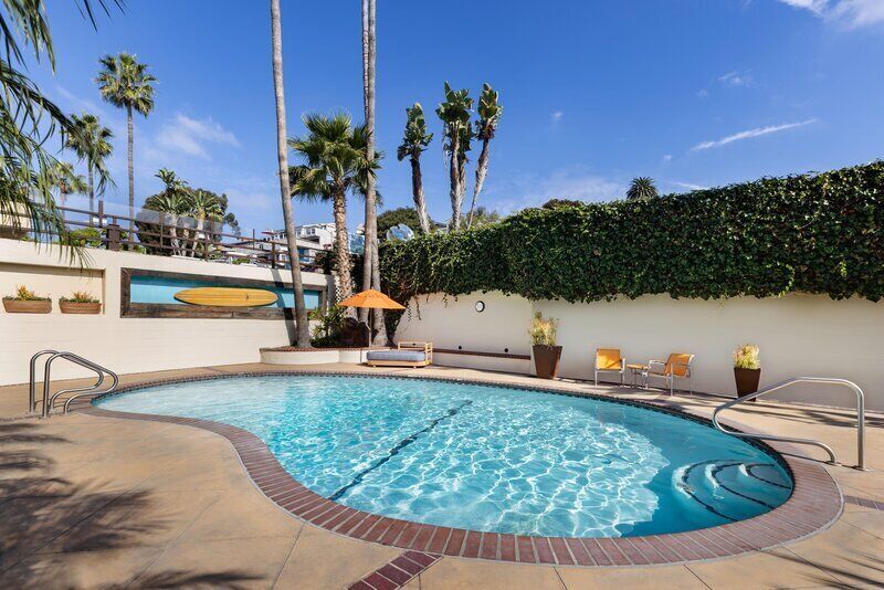 2 outdoor pools, pool umbrellas, pool loungers