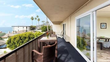 Suite, 2 Bedrooms | Outdoor dining