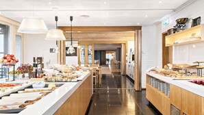 A modern buffet with a variety of food options and a clean, well-lit interior. - Voksenasen Hotell, BW Signature Collection (Oslo)