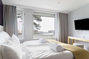 Premium bedding, pillow-top beds, blackout curtains, cots/infant beds