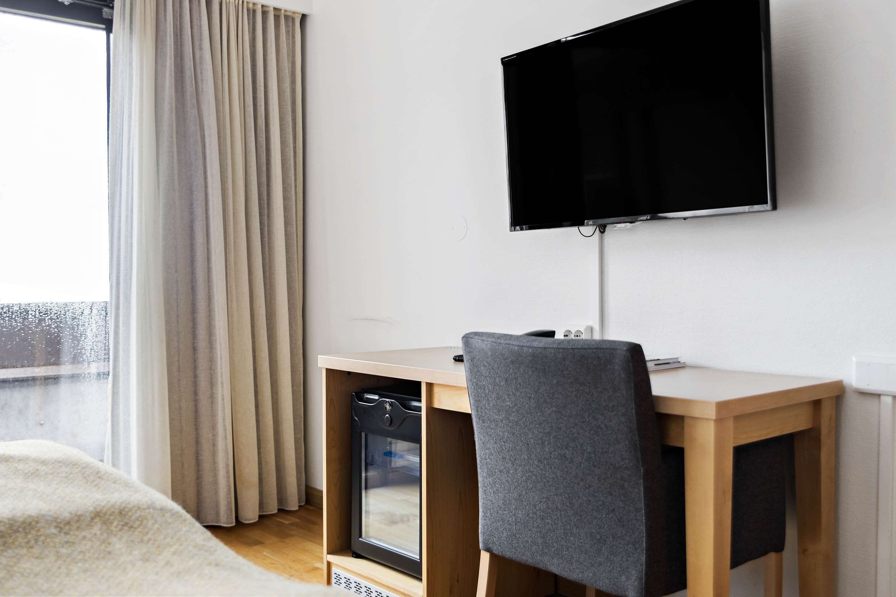 premium bedding, blackout curtains, cots/infant beds, rollaway beds