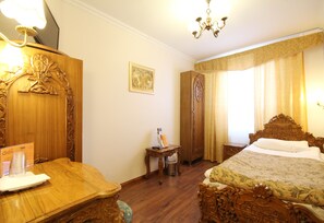Single Room | Egyptian cotton sheets, premium bedding, in-room safe