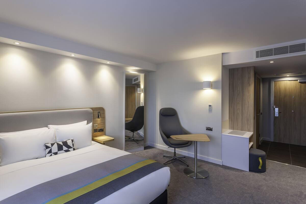Standard Room, 1 Double Bed with Sofa bed, Accessible | In-room safe, desk, iron/ironing board, free cots/infant beds