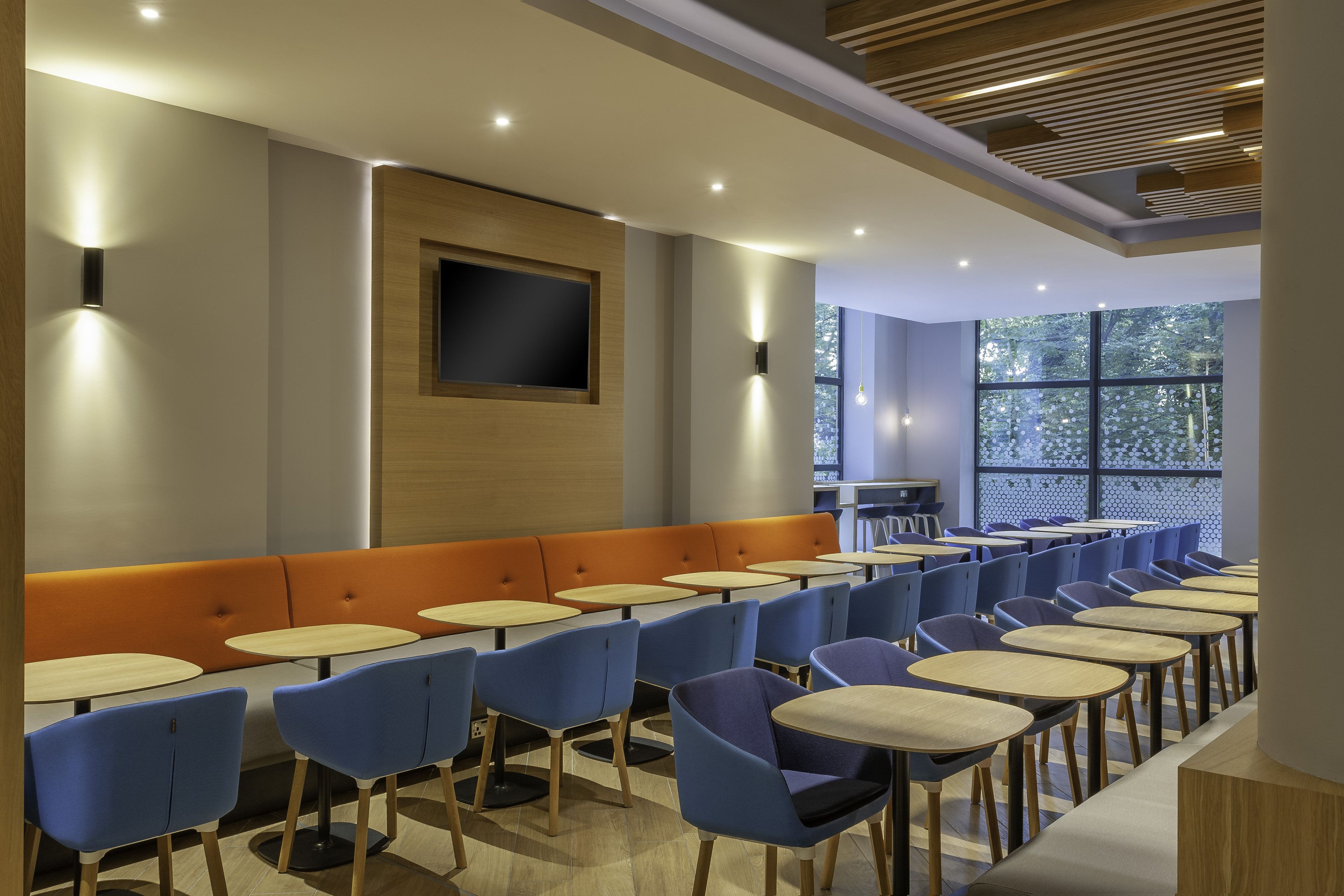 free buffet breakfast