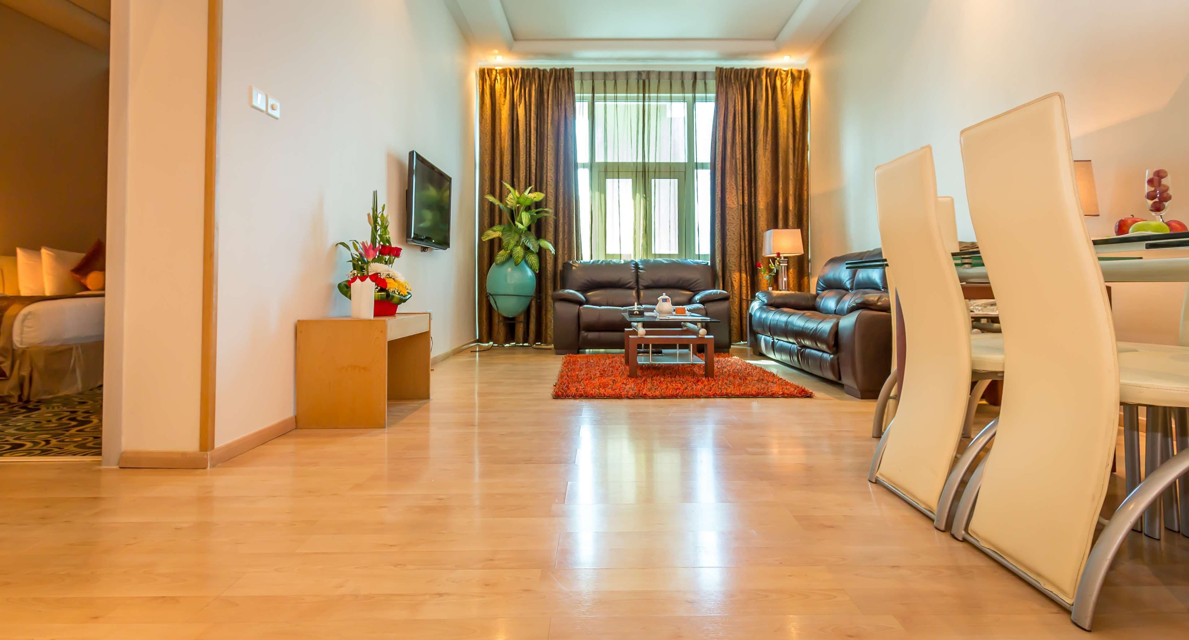 套房, 2 间卧室 | 加厚床垫、客房内保险箱、办公桌、遮光窗帘