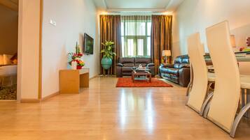 Surmatelas, coffres-forts dans les chambres, bureau, rideaux occultants