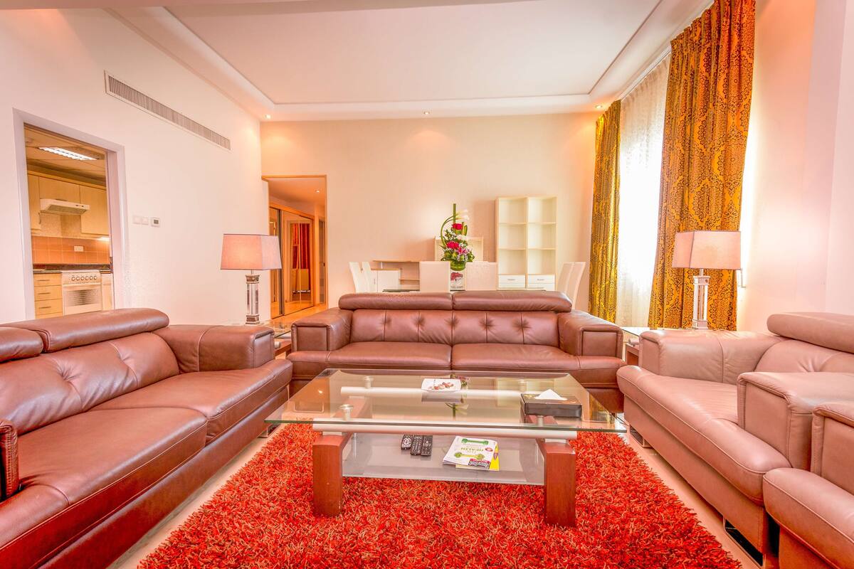 Suite, 3 habitaciones | Colchones con acolchado adicional, caja fuerte, escritorio