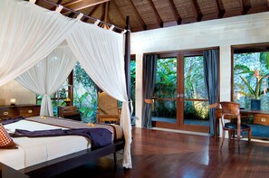 Luxury IV Master Pool Villa