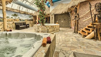 Indoor spa tub