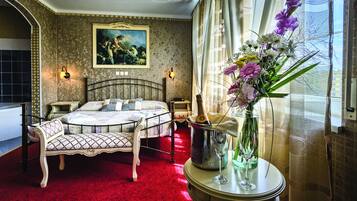 XXX | 1 bedroom, in-room safe, individually decorated, individually furnished